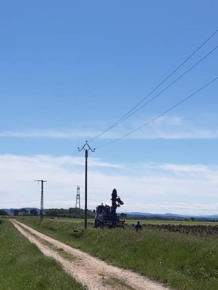 enedisOccitanie's tweet photo. Retour en images 📸 avant/après sur l'intervention de nos techniciens à Canet d'Aude pour remplacer un support endommagé et garantir ainsi l’alimentation en électricité de la zone.
#ServicePublic #HérosduQuotidien #TousMobilisés https://t.co/QiM9Y9UFMk