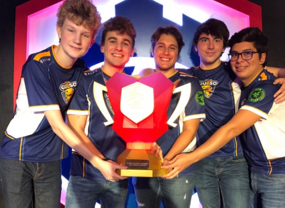 AppGradeEsports's tweet photo. ¿#RIPTQ tras una derrota en #NTLSE?
La última vez que dijeron que @TeamQuesoGG dependía de un solo jugador... terminó así 🏆 https://t.co/VnS7C75Tty