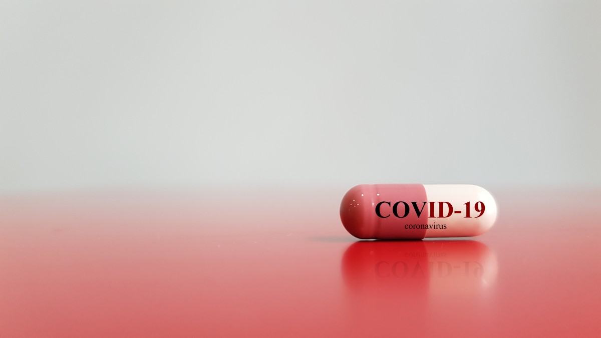 DDCMali's tweet photo. Des antiviraux contre #COVID19. @Hopitaux_unige, de #Basel et l'Institut tropical et de santé publique viennent de lancer un essai clinique sur quelques 400 participants afin d’évaluer l’impact des traitements préventifs à base d’antiviraux. 👉 https://t.co/0XIQkmmWKS https://t.co/6Sa8GUvwfo