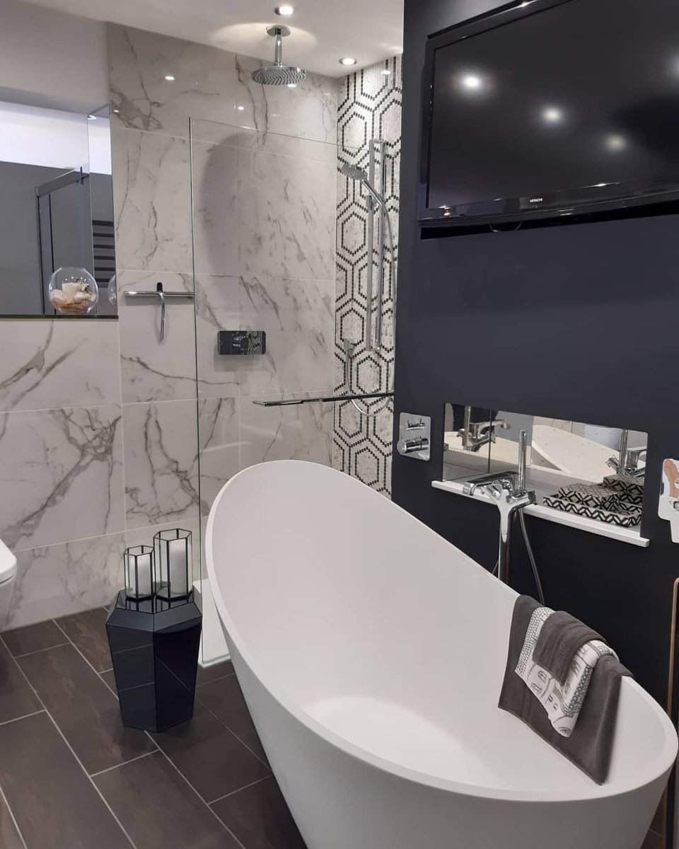 AB_Britain's tweet photo. The high-swooping back and deep centre of our Isis freestanding bath offers ultimate comfort and elegance. Set against marble tiles, this luxurious bath makes for a timeless bathroom design. 

Credit 📷 @Bathroomeleven https://t.co/niRlsQiPLQ