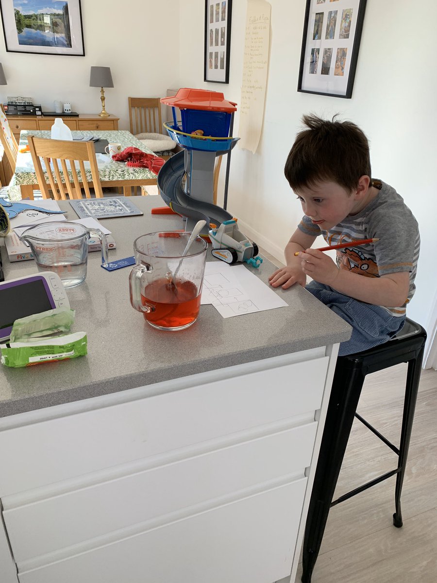 sophie15469059's tweet photo. Jelly making and tricky words eggs! #crackingtime #wibblewobble @StJohns_Redhill https://t.co/ecapAsFhw1