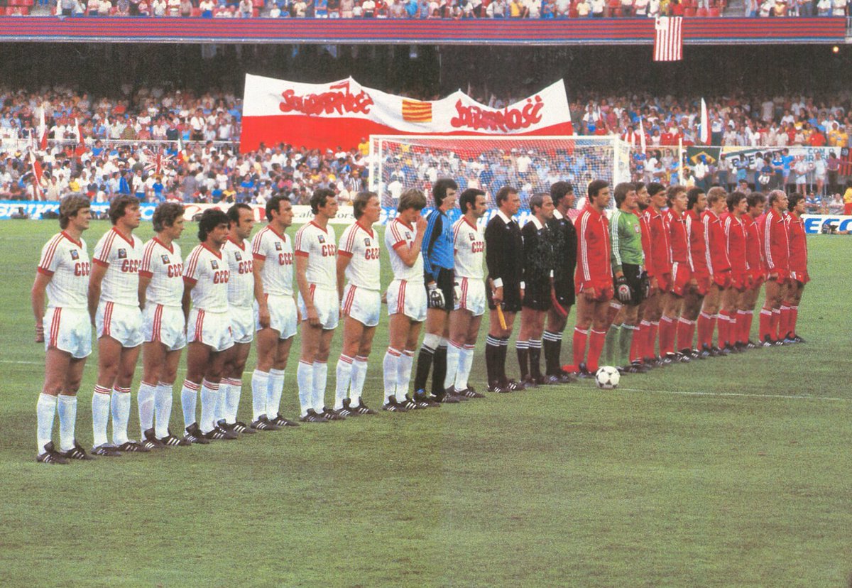 Gradas en Polonia 🇵🇱さんはTwitterを使っています: 「Polonia 0-0 URSS, Camp Nou, Mundial de España 1982. Ese encuentro fue considerado el "partido por todo" para los polacos, que se disputó en época marcada por el