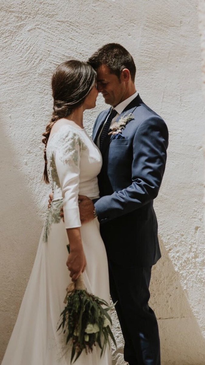 El arma más poderosa.

En la vida hay pocas cosas tan increíblemente poderosas como el verdadero amor.

Este sobrevive a pandemias mundiales como la que nos ha tocado últimamente, nos hace invencibles y saca nuestra mejor versión.

¡Qué viva el amor familia! Hoy y siempre