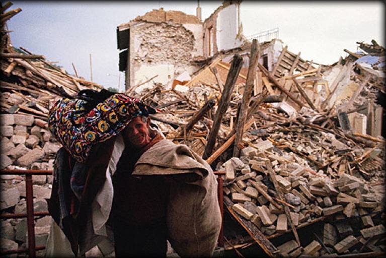 TouringClub's tweet photo. Il terremoto del Friuli e la ricostruzione, un esempio di "impegno, pazienza e moralità". Il sisma avvenne il 6 maggio 1976. A ricordo, il museo Tiere Motus di Venzone>> https://t.co/qDX6cifAlf https://t.co/y8Z2RpKSRM