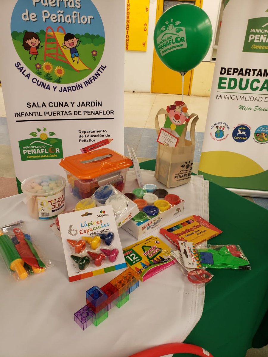 daempenaflor's tweet photo. Entre las acciones del Plan Comunal de Educación a Distancia, nuestros 4 Jardines Infantiles están entregado a todos sus niños y niñas un completo kit de material didáctico para apoyar el aprendizaje en casa.
En cuarentena seguimos juntos a los niños y sus familias!!🌻🛍️📚🧮🖍️ https://t.co/fECh59MYkq
