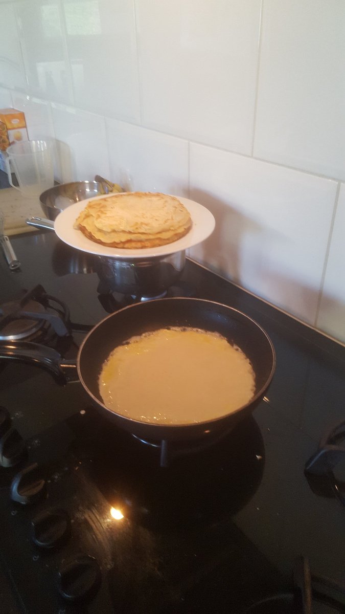 saskiabumabolt's tweet photo. Lang niet gedaan zelf pannekoeken bakken!!
Toch wel lekkerder😋😋
#coronavirus 
#tijdover
#vrijeavond https://t.co/1sBj1Hphzc