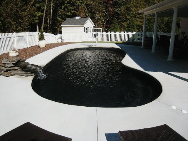 piscina com azulejo preto, essa sim eu faria