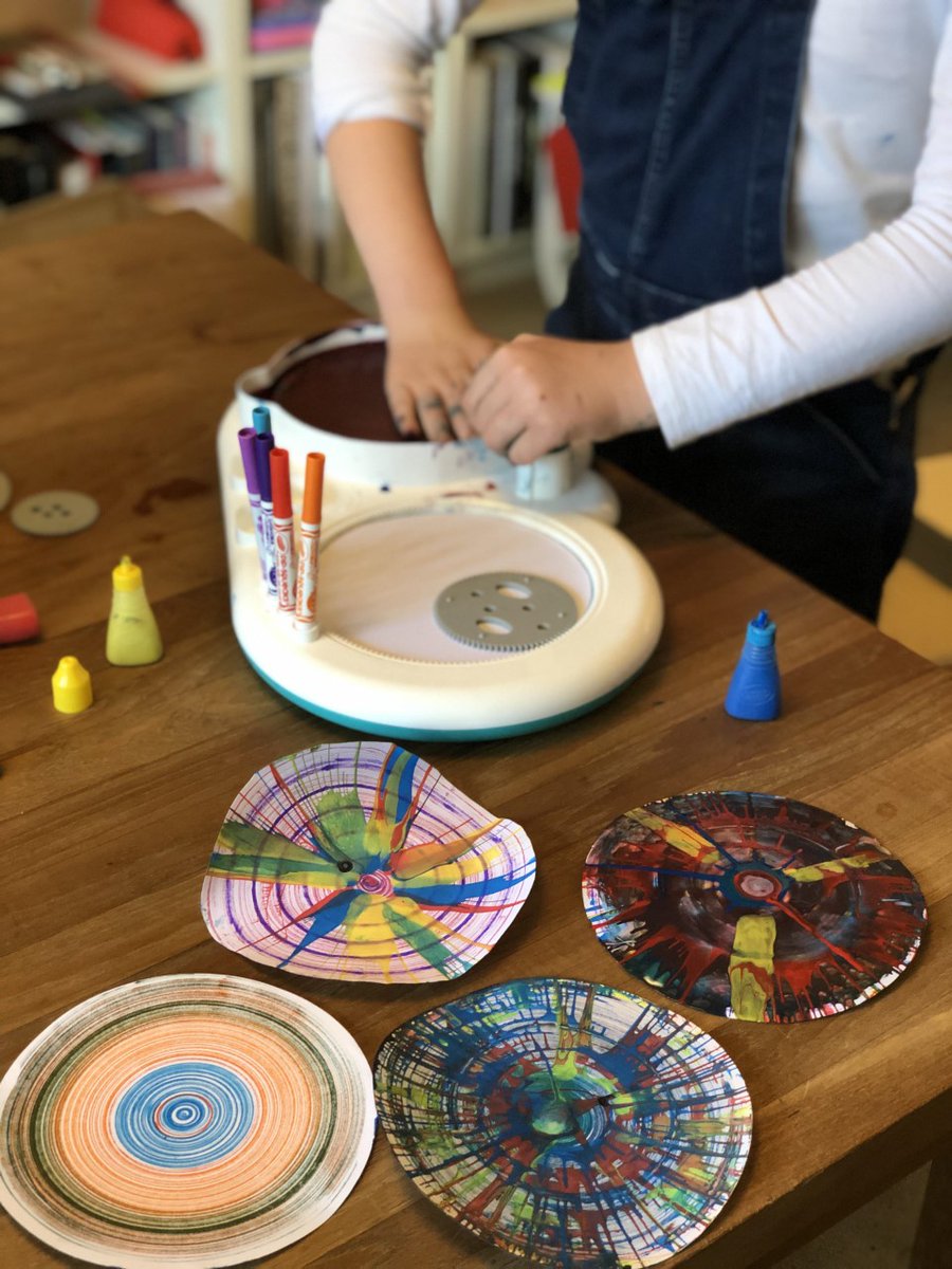 Year3SCPS's tweet photo. As part of our Virtual Resident Expert Sessions, #SCPSyear3 have been sharing their talents with their classmates.  This afternoon, they received an engaging, informative demonstration of how to create spin art from Year 3's art expert.  @SCPSgdst https://t.co/jhcFkSpIYG