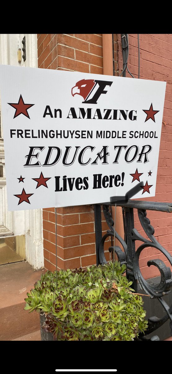 LauraStauffer6's tweet photo. Such a wonderful surprise! So thankful to work at FMS! @FMSFalconsFly @LisaFischman1 #msdadvantage #middleschoolteacher https://t.co/2GAFe3mXbX