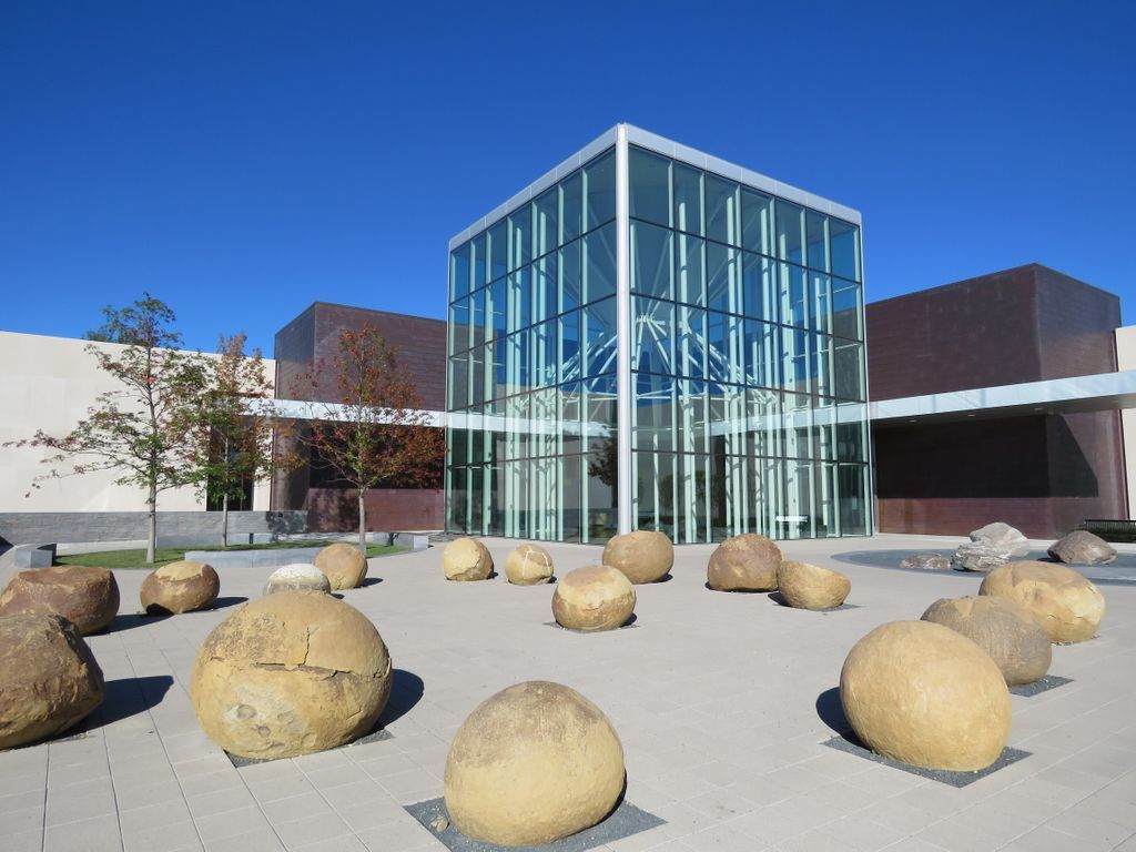 CROWNFIELD01's tweet photo. The @ndhistory museum in @bismancvb shows the history of @NorthDakota from dinosaurs to sunflowers and so much more #MWTravelChat #planfortravel https://t.co/Bkv3737x7H