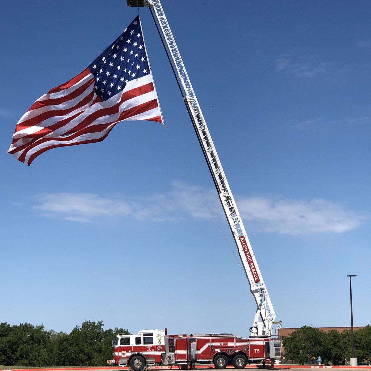 RobinAISD's tweet photo. A very nice gesture by the @CityofAllenTX Fire Department and Chief Boyd: they displayed an American flag above a fire engine for the @BlueAngels to see as they flew overhead. https://t.co/5Num4URXMk