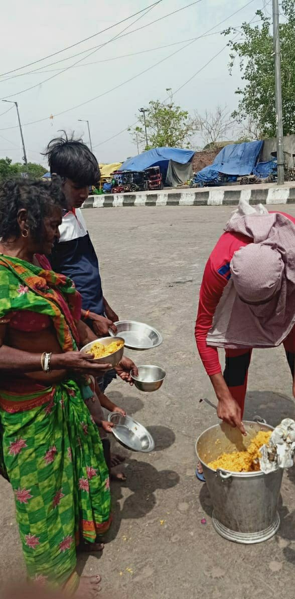 project_umeed's tweet image. A lot of vulnerable families have hope from us to feed them. 
We need your help to continue to provide them with food and essential items.
To donate please click here: bit.ly/projectumeed

#UmeedProject #COVID19 #lockdownextension #communitylove #HelpingHands #WednesdayVibes