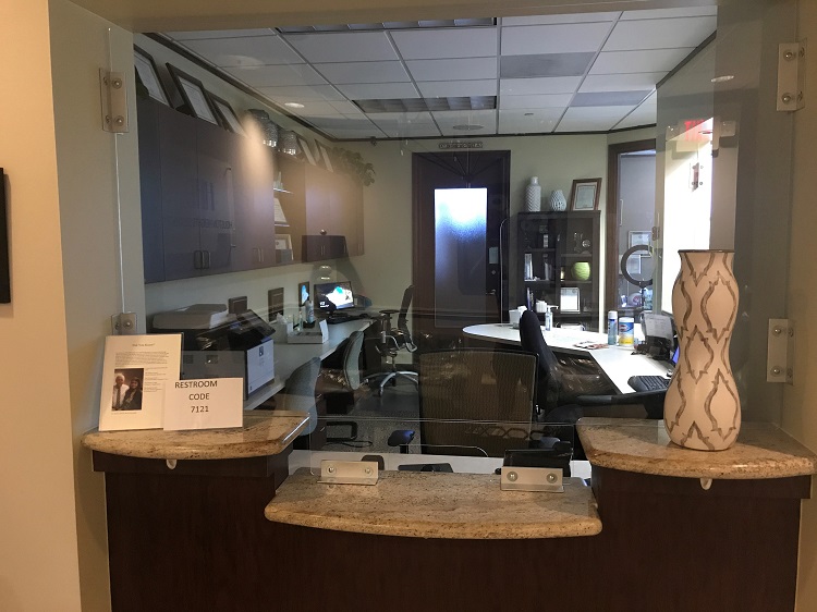 SignsTasman's tweet image. We custom cut and installed these "sneeze guards" for the protection of the employees and customers at Houston Heights Dentistry. Thank you Dr. Patel for choosing TASMAN Signs!!
#TASMANSigns #StopTheSpread #SneezeGuards #HoustonHeightsDentistry #StaySafe