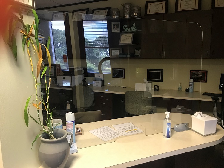 SignsTasman's tweet image. We custom cut and installed these "sneeze guards" for the protection of the employees and customers at Houston Heights Dentistry. Thank you Dr. Patel for choosing TASMAN Signs!!
#TASMANSigns #StopTheSpread #SneezeGuards #HoustonHeightsDentistry #StaySafe