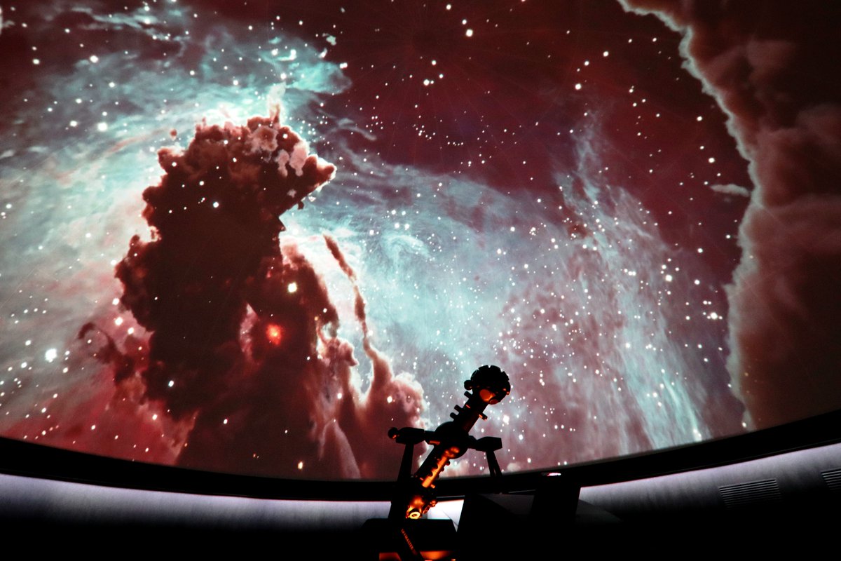 SOFIA_DSI's tweet photo. Jetzt online: Die Planetariumsshow "50.000 Fuß über dem Meer - die fliegende Sternwarte SOFIA" - eine Produktion der Volkssternwarte Laupheim e.V. - das Drehbuch stammt von Schüler*innen in Hannover und Munderkingen @DLR_de @SOFIAtelescope @Planetarium7167 https://t.co/Fg0IKUx9u2 https://t.co/FZ4W76C2PH