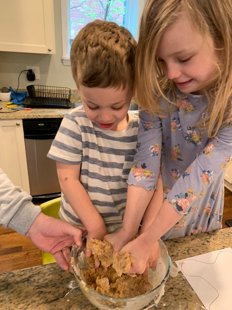 BISCLPNursery's tweet photo. The #HelpfulHedgehogs have been baking today. Look at these wonderful Gingerbread Men! Be careful they do not run away! Catch me if you can! @BISCLincolnPark @NAEducation #VirtualSchool @The_IEYC #patterns #funbaking https://t.co/dHUuuRM4Yn