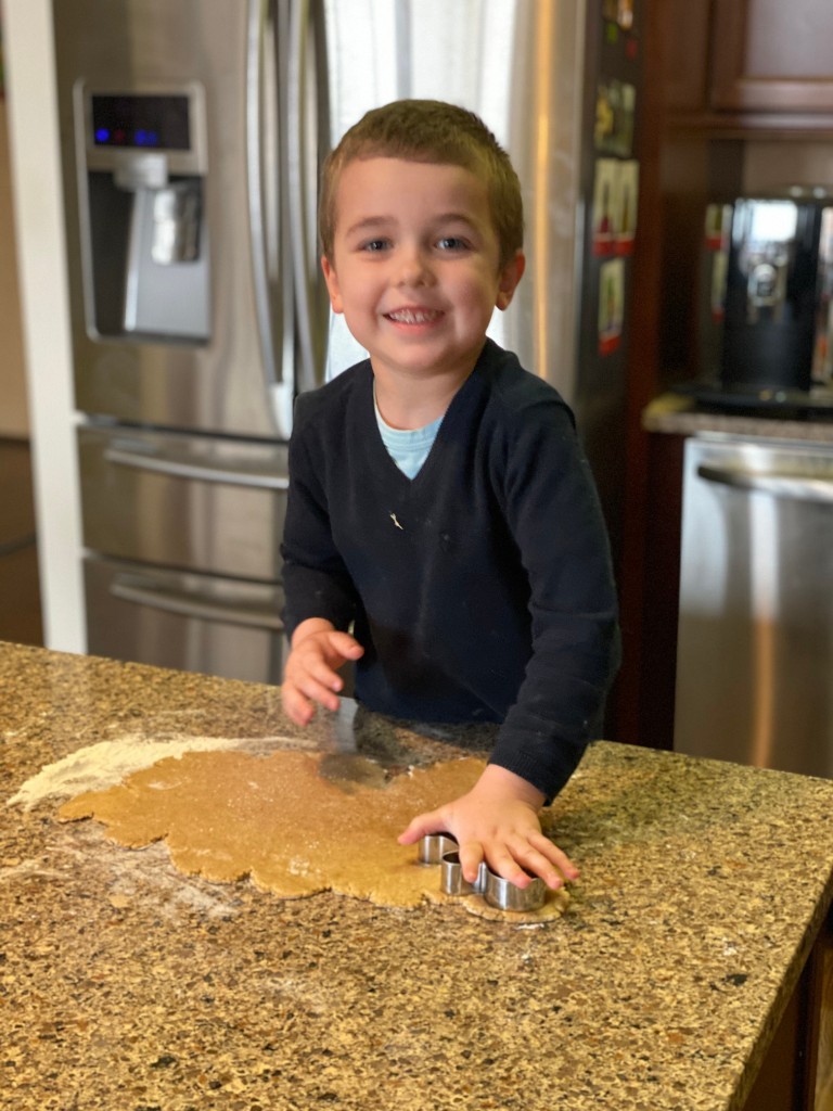 BISCLPNursery's tweet photo. The #HelpfulHedgehogs have been baking today. Look at these wonderful Gingerbread Men! Be careful they do not run away! Catch me if you can! @BISCLincolnPark @NAEducation #VirtualSchool @The_IEYC #patterns #funbaking https://t.co/dHUuuRM4Yn