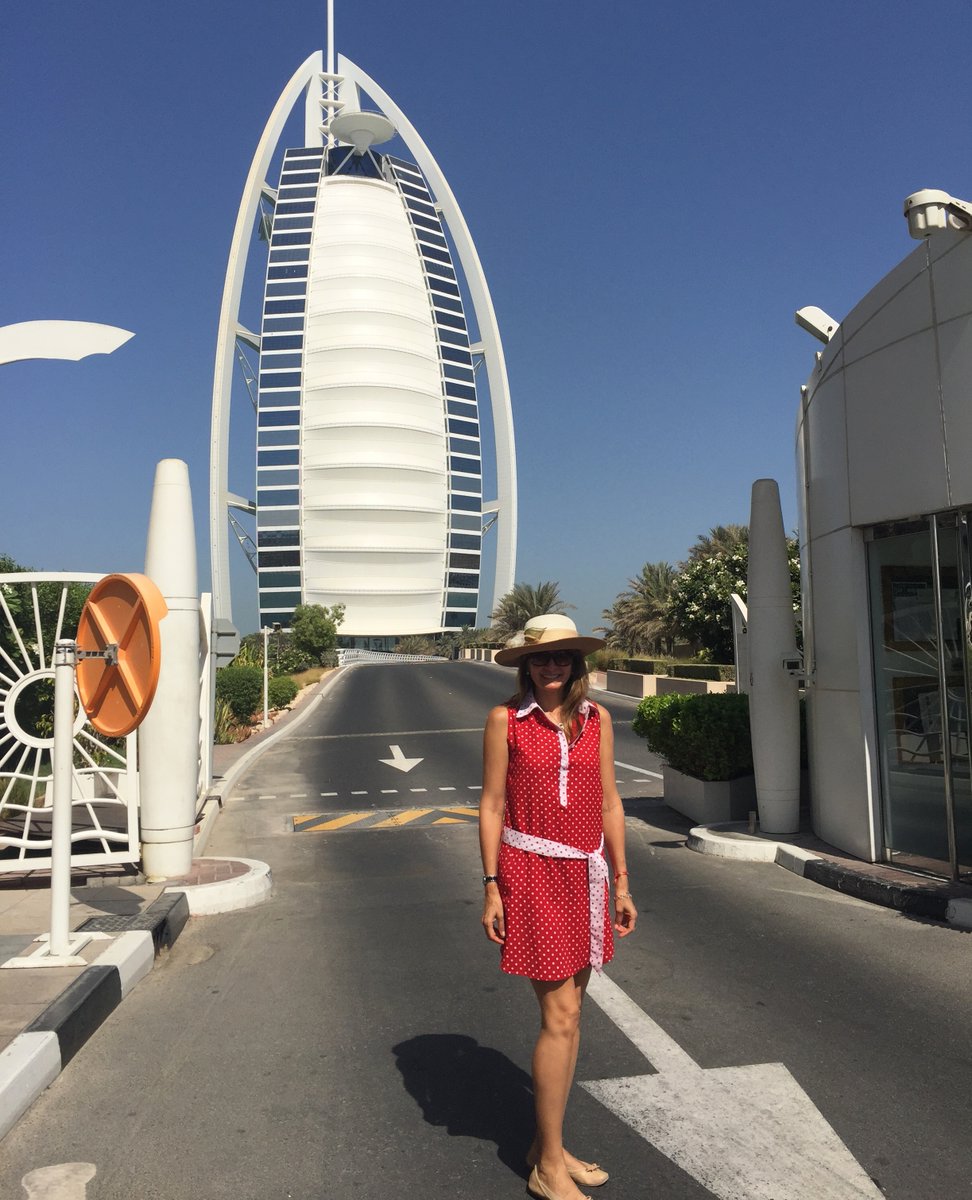 AdrianaUribePyE's tweet photo. #etiquetaenelmundo La manera de vestirnos al visitar países musulmanes es relativo de acuerdo al lugar y al momento: En lugares turísticos es mas flexible, pero en lugares religiosos es muy estricto. #creandoestilo #buenasmaneras #quedateencasayaprende #viajandoconestilo https://t.co/m9XLuMAM1F