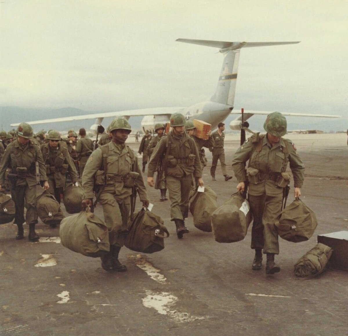 4 of 18: B/f Tet, our  @101stAASLTDIV &  @3rd_Infantry sent elements to Military Assistance Command, Vietnam, to beat back the VC. As the offensive, which began on Jan 30, 1968, stretched into Feb '68, Gen. Westmoreland, top military commander in Vietnam, called forward the 82nd