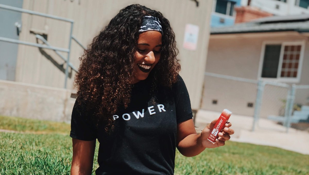 drinktru's tweet photo. πͺ Wk7 Hump Day #Giveaway π« Enter for a chance to win a free #trupower 4pk. Follow, RT, and Reply with #trutrain. *Winners announced every Wed* https://t.co/ESAZPJOc0B