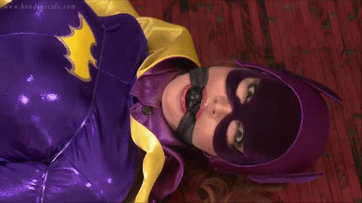 GB2691's tweet photo. A purple-suited heroine at https://t.co/y5DHCULVSE. It can only be.... yep, Batgirl, played by Kendra James this time (I think - she's masked up). Thanks, @bondagecafe. #notOGirl #stillhotthough. https://t.co/AtEb0kQCS3