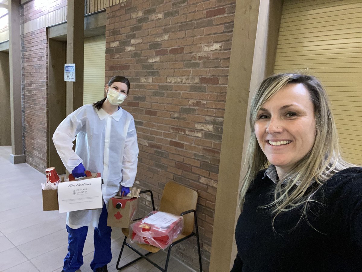 jwatson170's tweet photo. Happy to drop off treats of bake goods and coffee to our friends at Chamberlain’s Timber mart, Home Building Centre and Cottage Country Health Team #InThisTogether Tim Horton’s Gravenhurst #staysafe #FlattenTheCurve 💪👍🍩🇨🇦 https://t.co/HhGuuLWs22