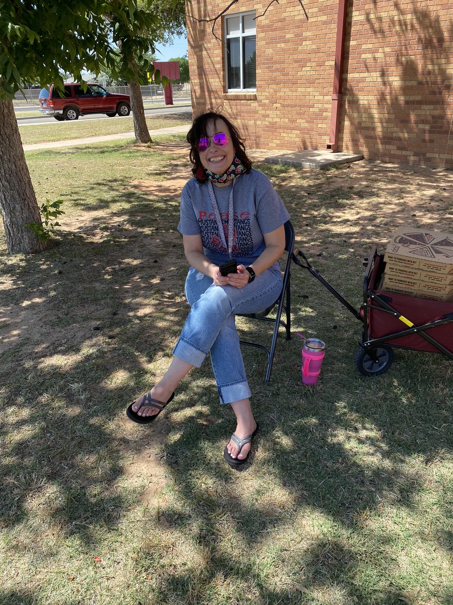 KamyeSmith's tweet photo. This is how we honor our Pease Teachers on Wednesday during Teacher Appreciation Week! Pease Pizza Express (pizza from Cici’s)
@EctorCountyISD @ArrottMicah https://t.co/8x01mBko0E