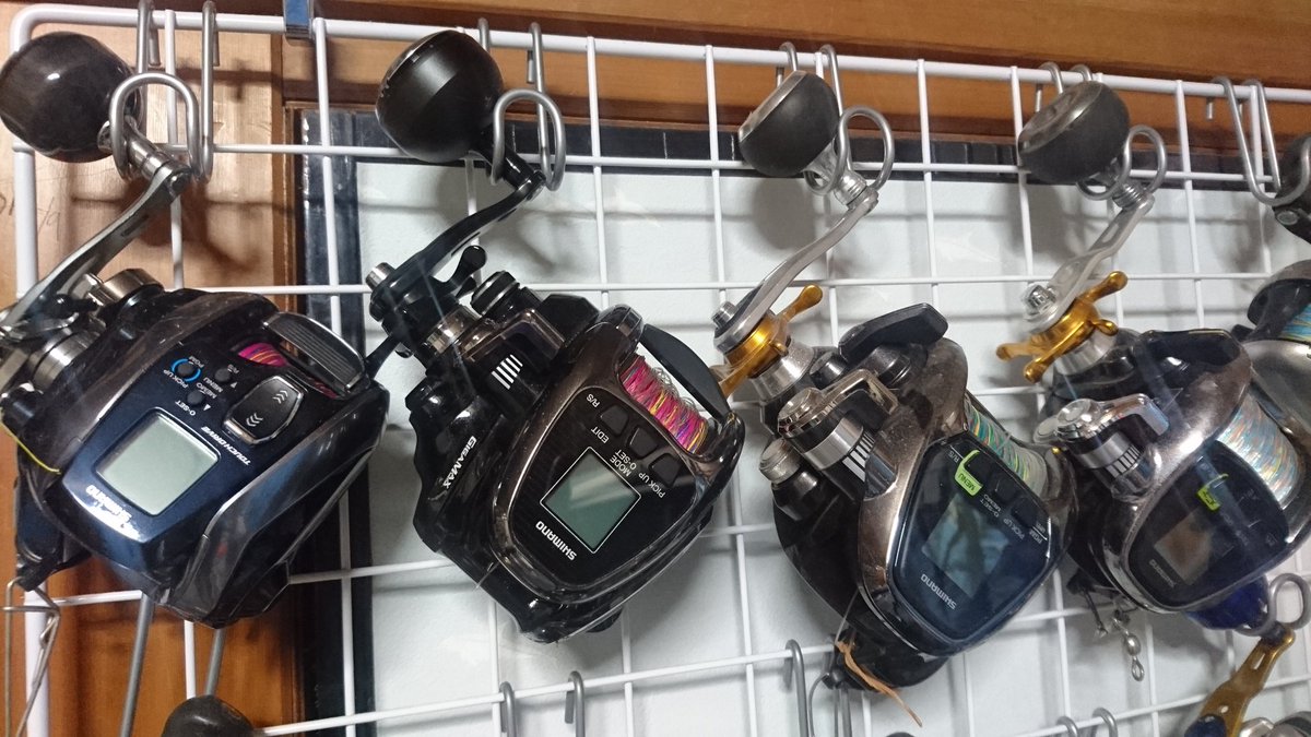 小林 秀輝 No Twitter 外出自粛で釣具部屋の改装を目にするのでオススメの小物を一品 アイリスオーヤマ 小物フック メッシュパネルと 組み合わせればスピニング ベイトリールを簡単に壁掛けできます もちろんロッドもok スタンド型のロッドラックに比べて床面積を
