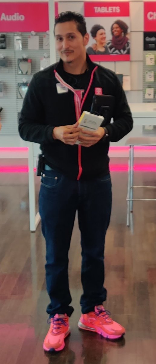 The Energy...The Laugh... The Man himself...<a href="/ItsYourBoiEF/">#ItsYourBoiEF</a> with a MagentaVersary of 7 Years!!!! Keep bleeding magenta and Cheers to many more. Thank you for being YOU. @LeslieJohn214 @adamnlara <a href="/watbri204/">WatZilla</a> <a href="/ftydingco/">Francis T Tydingco</a> @OfficialMattyK #ThisIsCalvine #ThisIsEF