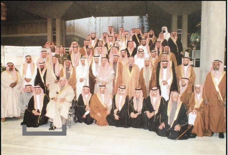 MansourShuwaier's tweet photo. صورة لعدد من أبناء وأحفاد الرواد الذين دخلوا الرياض مع الملك عبدالعزيز في الخامس من شهر شوال (١٣١٩)
الصورة ألتقطت في بهو فندق "إنتركونتيننتال" بالرياض في (١٤١٩/١٠/١٩)
#الرياض #السعودية
#الرواد 
#الشفاء_اليوم https://t.co/K9UDGjHMxY