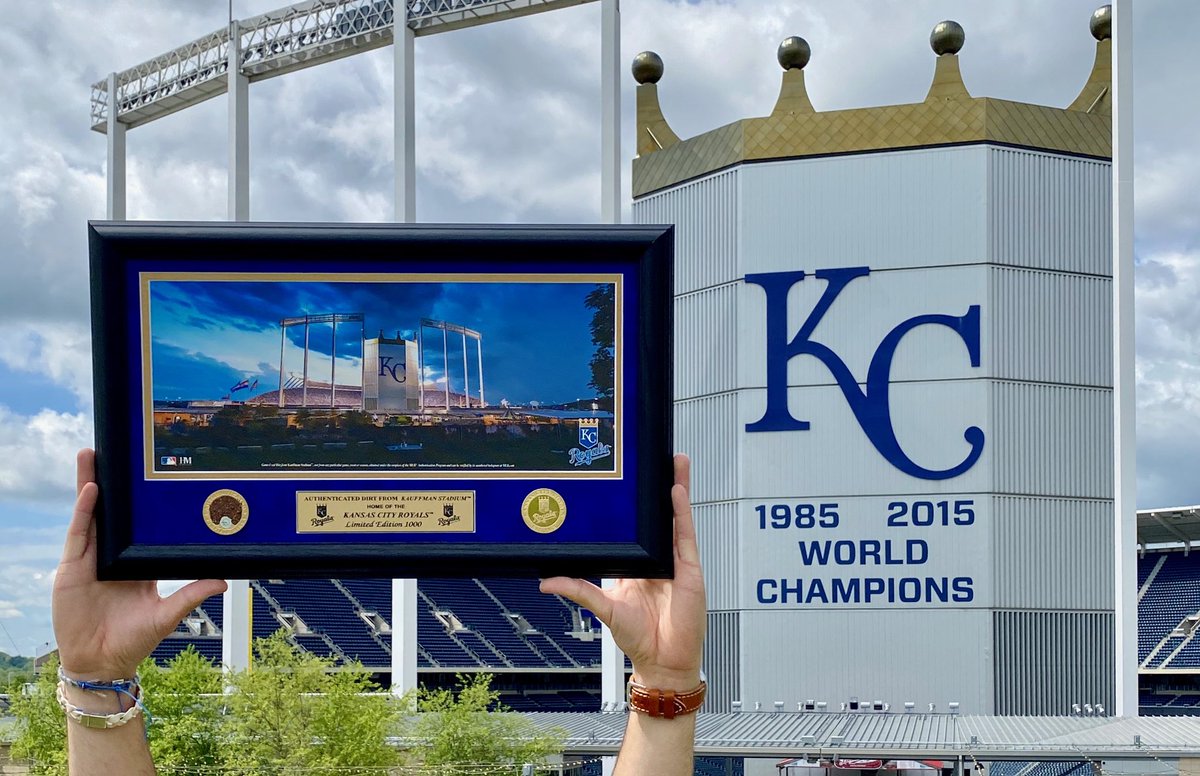 RoyalsAuthentic's tweet image. Must FOLLOW @RoyalsAuthentic &amp;amp; RT for a chance to win!

#GIVEAWAY - Bring a piece of the K to your fan cave! This canvas frame contains a bronze medallion with game-used dirt from Kauffman Stadium!

5 winners will be drawn at random on Friday 5/8/2020 at 2 PM CT!