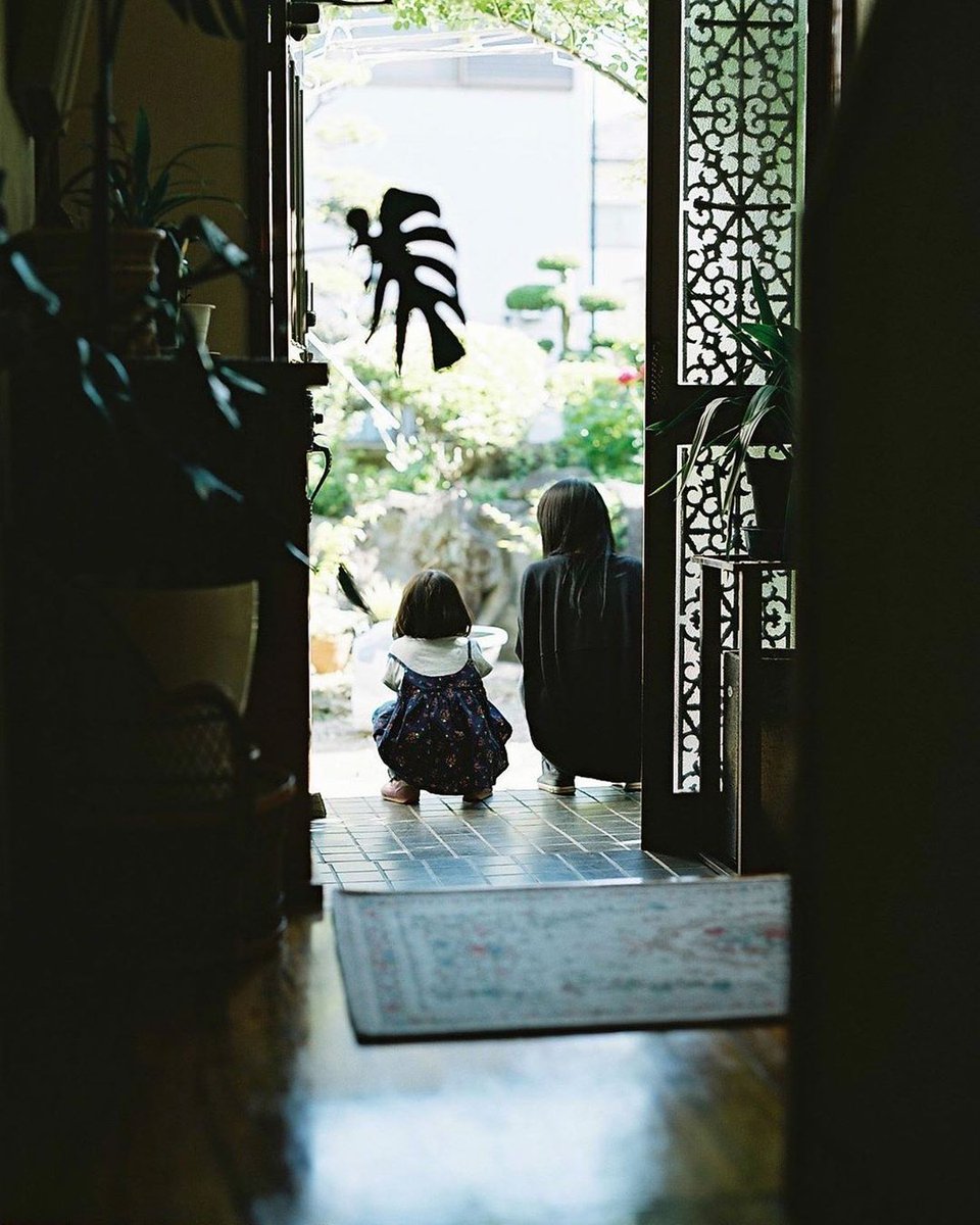 Cette période de confinement nous aura au moins permis d'être au plus près de notre famille et de savourer ces moments ensemble, des moments de vie simples mais précieux !

📷 as_02.07 au PENTAX 67 - instagram.com/as_02.07/