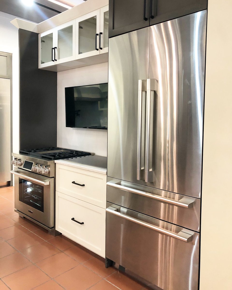 Check out our gorgeous. <a href="/LG_SIGNATURE/">LG SIGNATURE</a> kitchen! LG Signature is a line that represents elegance in the kitchen, touting a beautiful to look at and beautiful to use tag-line and we can see exactly why 🤩