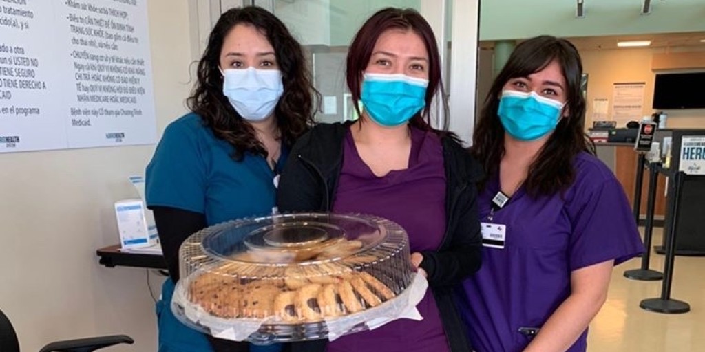 Happy #NursesDay to all of our amazing healthcare workers! 📷: <a href="/FTFL_official/">Feed The Front Line</a> 

#houstonbakery #giveback #doamitzvah