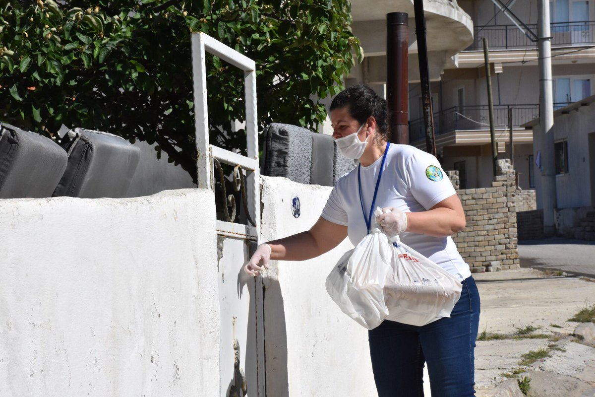 Yeşilpınar ve İncirlipınar mahallelerimizde sıcak iftarlık yemeklerimizi vatandaşlarımızın evlerine dağıttık. Ramazan ayı boyunca iftarlıklarımızı her mahallemize Türk Kızılayı Menemen Şubesi’yle birlikte ulaştırmaya devam edeceğiz.