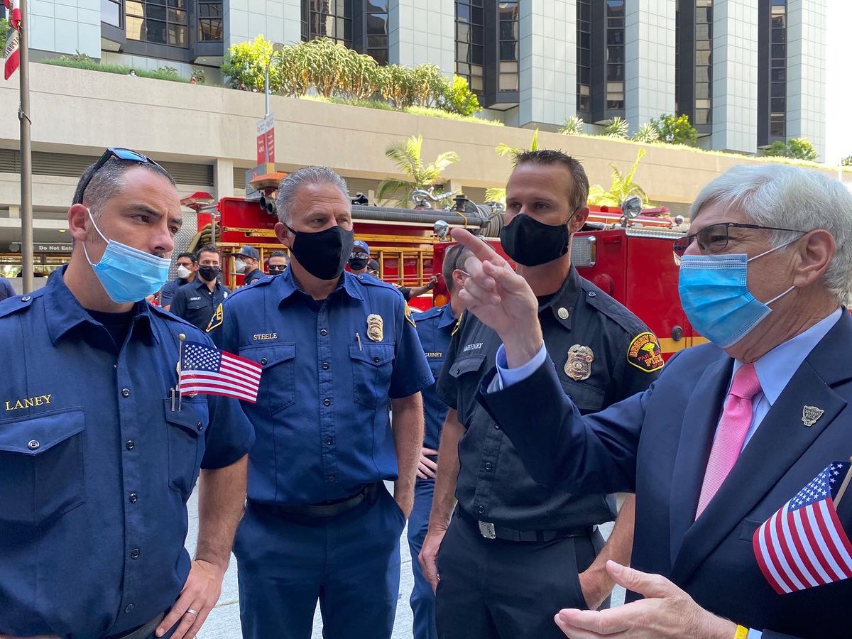 juliangoldmd's tweet photo. Kicking off National Nurses Week today as our police and fire first responders show tremendous support for our nurses, the men and women who also work tirelessly on the front lines to keep our community healthy, safe and cared for. https://t.co/AAy2q5T11I