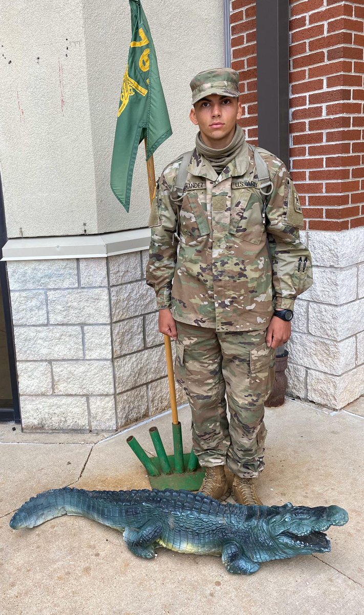 gator_nest's tweet photo. PVT Hernandez, from California, joined the @USArmyReserve because he grew up always wanting to join the Army. He chose to become a #MilitaryPolice Professional because he admires the high standards of discipline associated with the @USArmyMPCorps. #WhyDoYouMP? #dragoon14MP https://t.co/51JeYclHlq