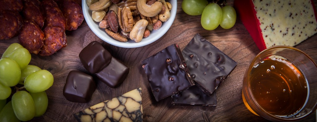 Wondering how you can get your chocolate fix? Here's how no contact shopping works at Rhéo Thompson Candies - rheothompson.com/covid-19/