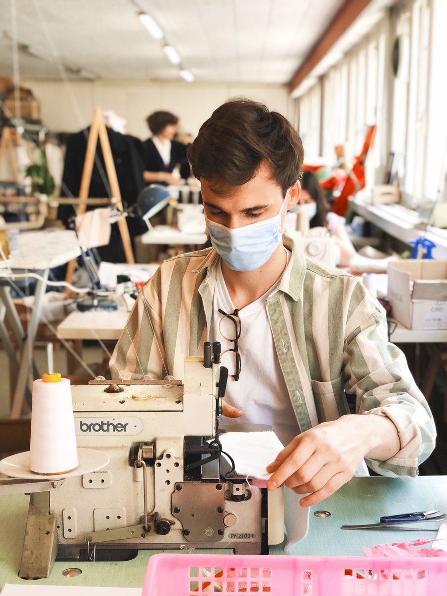 FabCityParis's tweet photo. 👉 120000 protections solidaires distribuées
👉 65 espaces de #fabrication de proximité
👉 1550 makers impliqués 
Le collectif Makers IDF se structure autour des #fablabs et #makers
Besoin de soutien pour faire perdurer cette magnifique dynamique> https://t.co/SRKl3lDK7Z #fabcity https://t.co/kiptBNoCo9