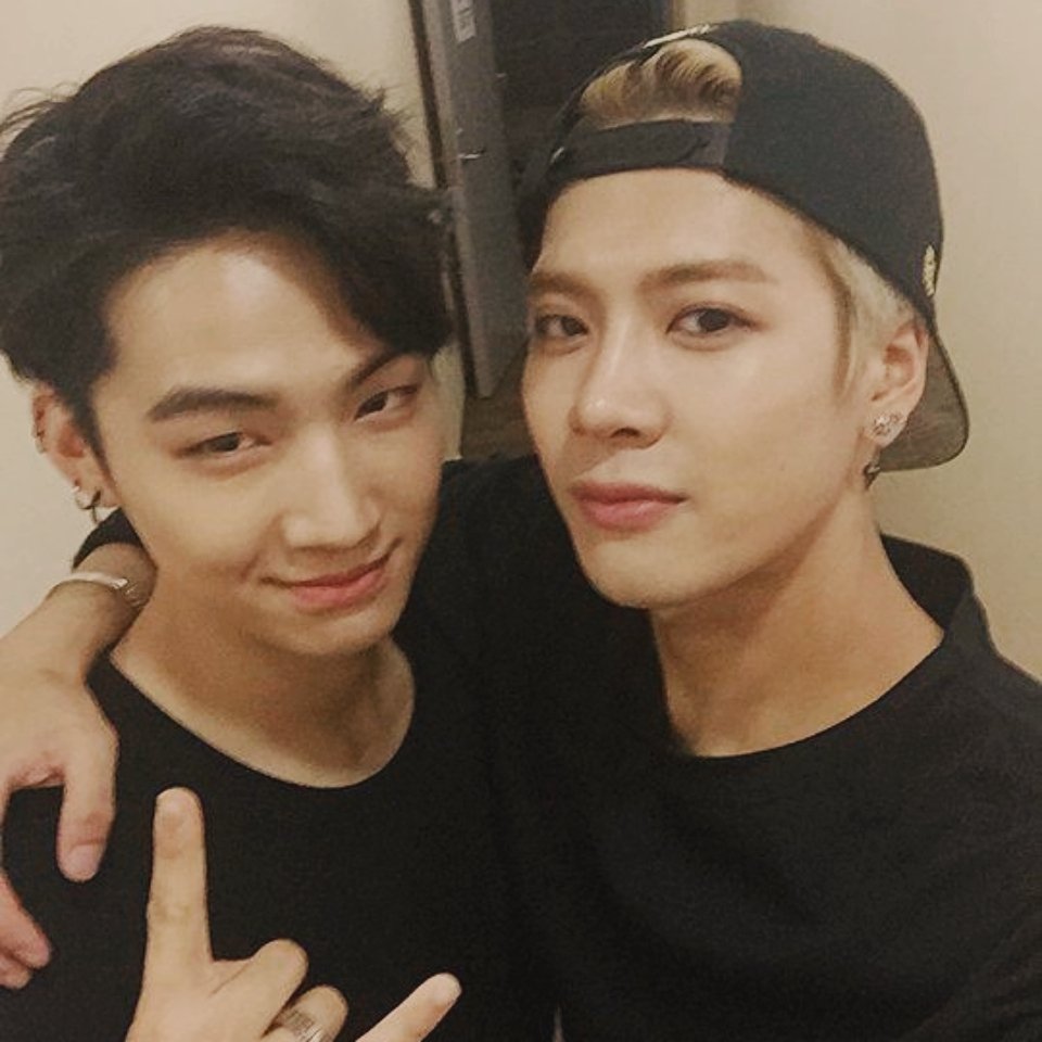 EliWang94's tweet photo. 🌴 𝐔 &amp; 𝐈 👑

#igot7selcaday #ahgaseselcaday @GOT7Official #GOT7 #JB #JacksonWang https://t.co/J9H61rwZLI