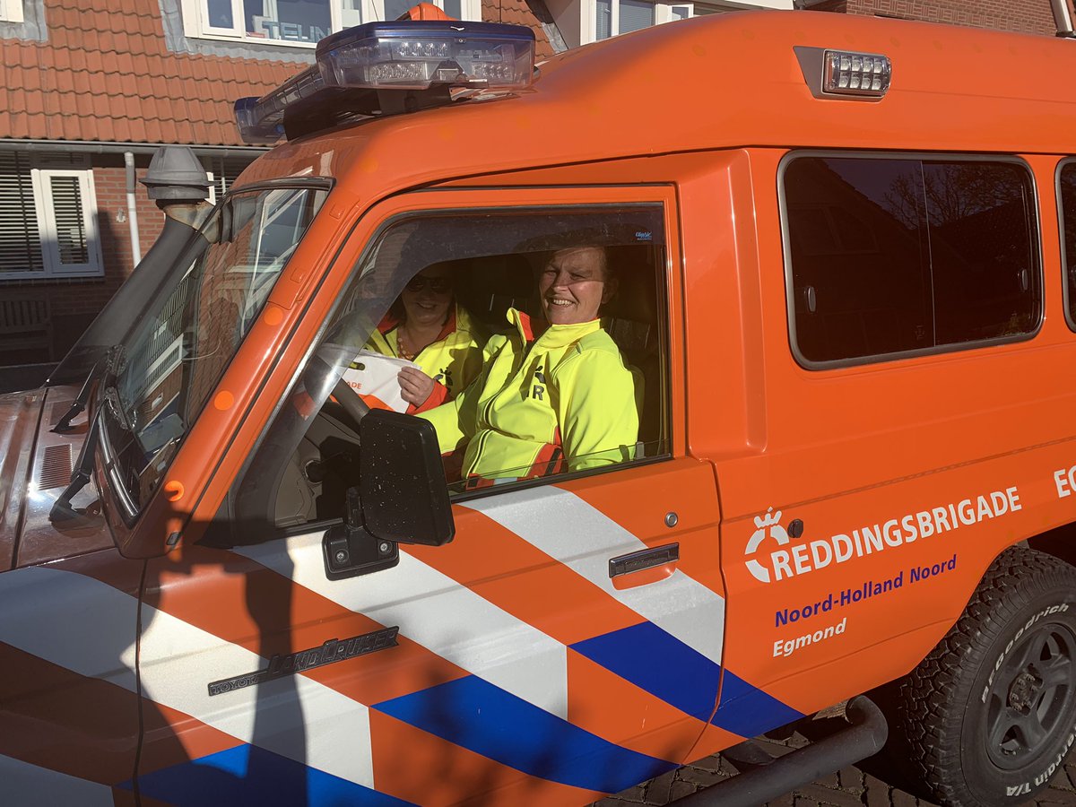 RB_Egmond's tweet photo. De wintertrainingen van #KNBRD zijn abrupt afgebroken, invulling van zomertraingingen zijn nog onbekend maar we missen onze jeugdleden wel! Vanavond ontvangen zij een leuk opdracht-tasje! #Reddingsbrigade #jongeredder https://t.co/37wZEfoM7u