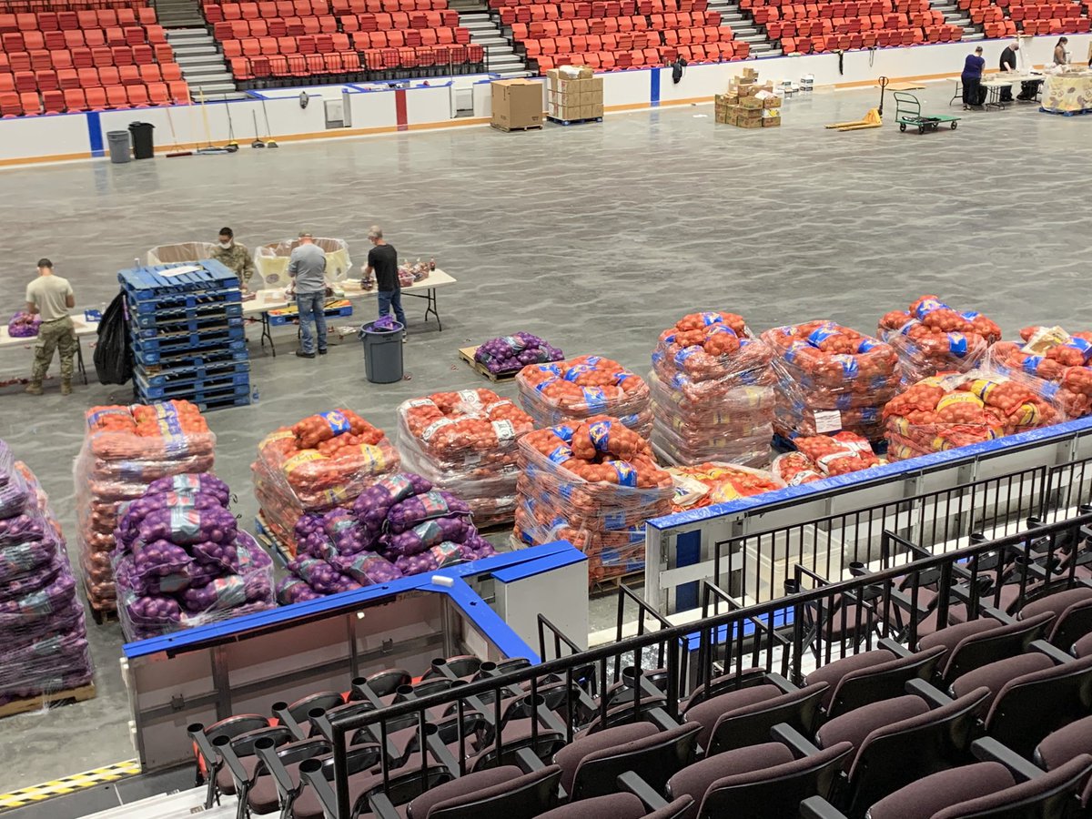 CooperPerkinsTV's tweet image. It’s a different look for the Yota, but when people need their food, you use your ice to chill onions. Good on you, Toyota Center
