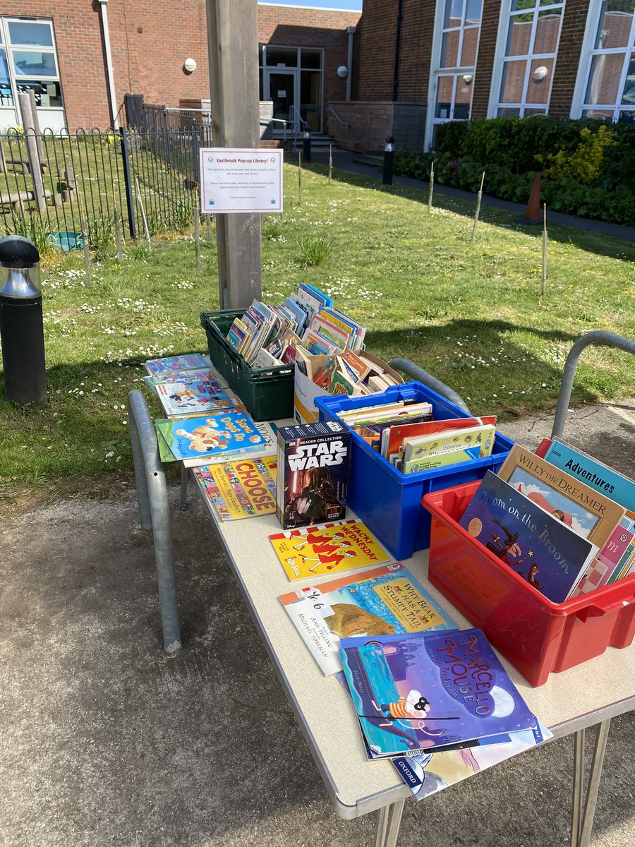 thirtynineweeks's tweet photo. ‘Pop-up’ library started at school today! Already plenty of customers! (All following social distancing advice...) #edutwitter #reading #schools #lockdown https://t.co/GYM1FLlGSd