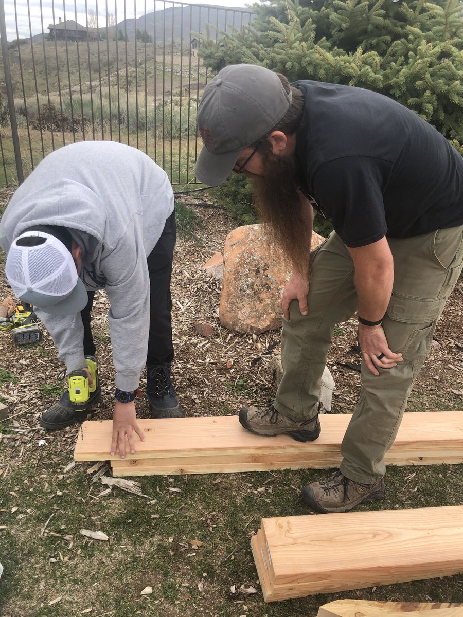 NewFocusAcademy's tweet photo. 🍃🌱💙Therapist, Anna Pierotti and her husband came in on Sunday to help the kids build their own veggie garden bed and learn about Square Foot Gardening and Composting.

#MentalHealthMatters #GrowTogether #Gardening #GetOutdoors #Autism #AutismExperts #Teens #NewFocusAcademy https://t.co/GgT0XcnwRF