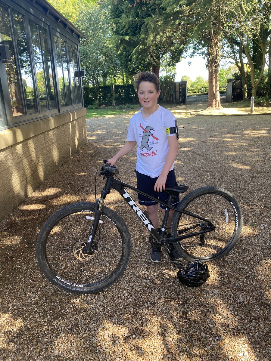 sallyandjonny's tweet photo. Bike ride ✅ Gardening ✅ for Wednesday challenges (outdoor cooking a step too far for Mum mid-week) plus the pain of a post bike ride flat tyre 📌 @SedPrepSport #lunecsps https://t.co/yF8ZNljMfn
