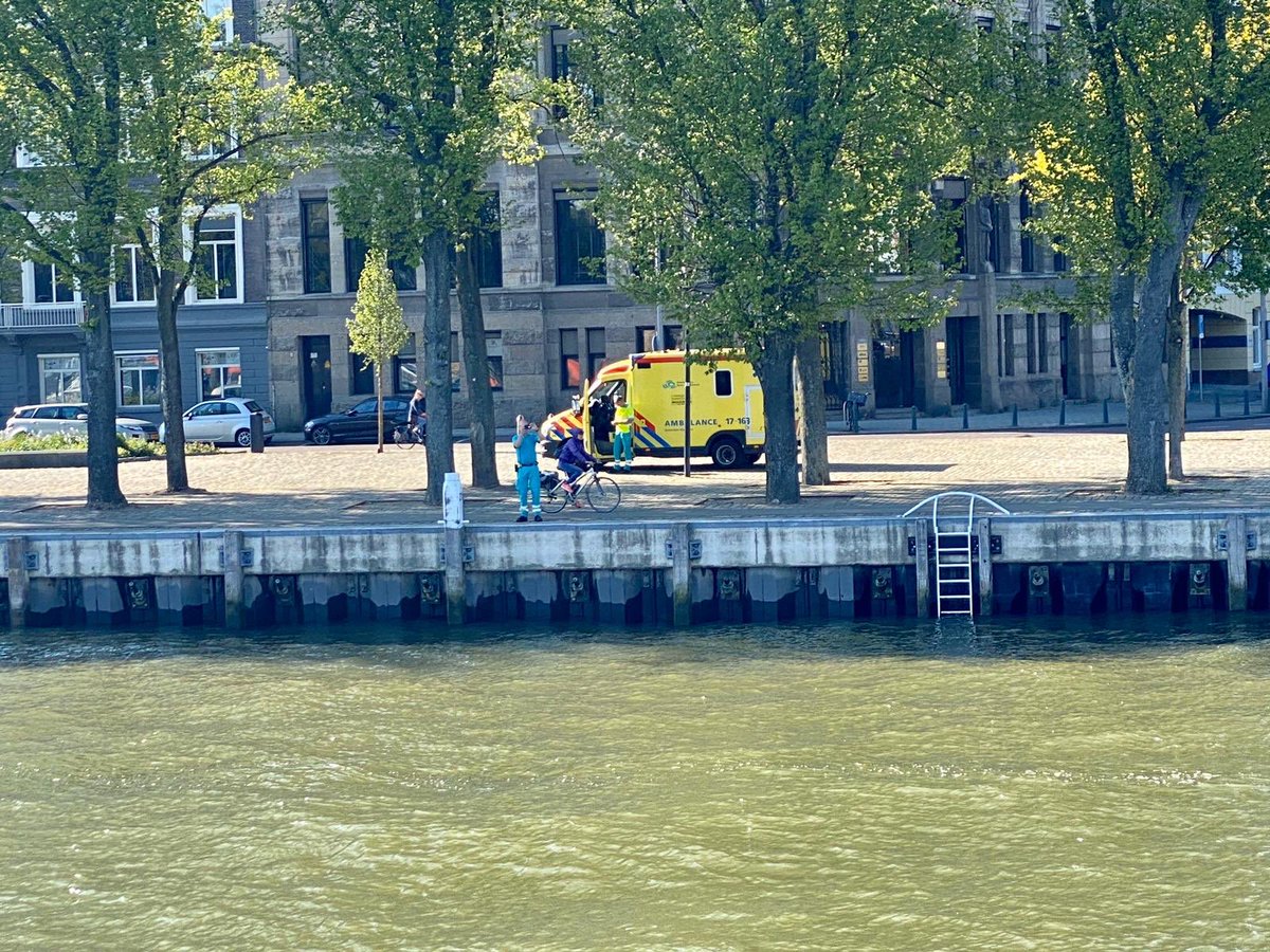 Rutger_76's tweet photo. En we werden gespot door de boot van het #havenbedrijf #rpa13 https://t.co/4EUmTtwi81