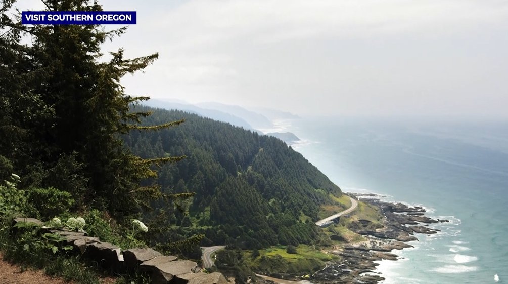 emilyburrisTV's tweet photo. Day 3: Southern Oregon! From the coast to the high desert, and water sports to wine country: there is something for everyone in this region of our great state!

Check out today's #AMExtra virtual road trip for ideas from @southernoregon: https://t.co/fM7cg7FXIp #SpiritofTravel https://t.co/A6gETYTmg7