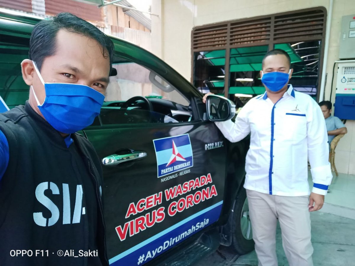 demokrat_dpc's tweet photo. Demokrat membagikan masker dan APD d 
kepada masyarakat dan tim medis pengangan Covid-19
Disertai Penyemprotan desinfektan Ketempat umum
Di Kota  Subulusalam https://t.co/PvsV9Jsgvg