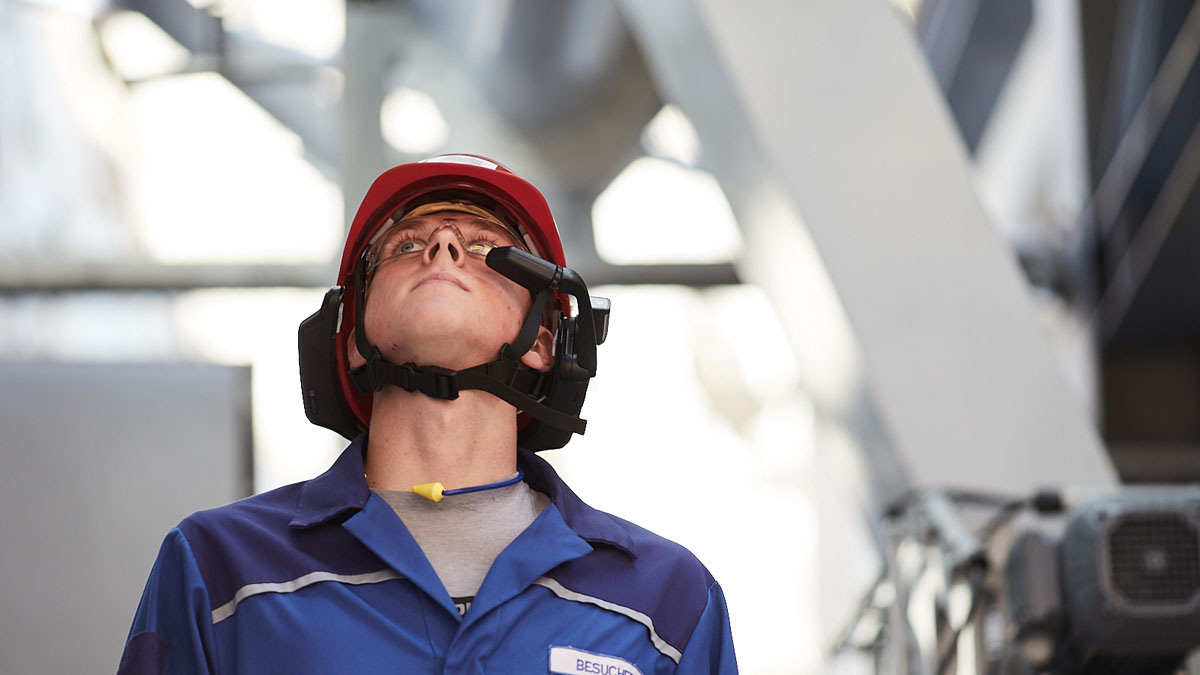 vrvisioninc's tweet photo. RealWear - Hands Free Visual Assist
The RealWear HMT-1 is equipped with a high definition camera that can be used to capture photos and videos in hard-to-reach places like tunnels, towers, or behind large machinery and equipment. #VRVisionInc #AuthorizedPartnerReseller #RealWear https://t.co/reAKBacdZ4