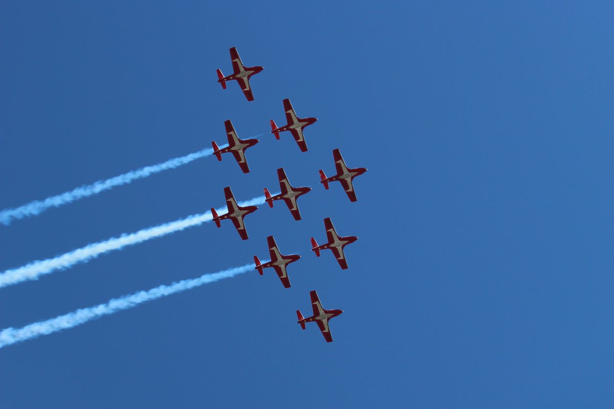 BLNoseworthy's tweet photo. Awesome sight over #Wolfville this morning! Thank you, @CFSnowbirds! Safe travels! 🇨🇦 #CFSnowbirds #OpInspiration #NovaScotiaStrong https://t.co/ONwsqLcWC9